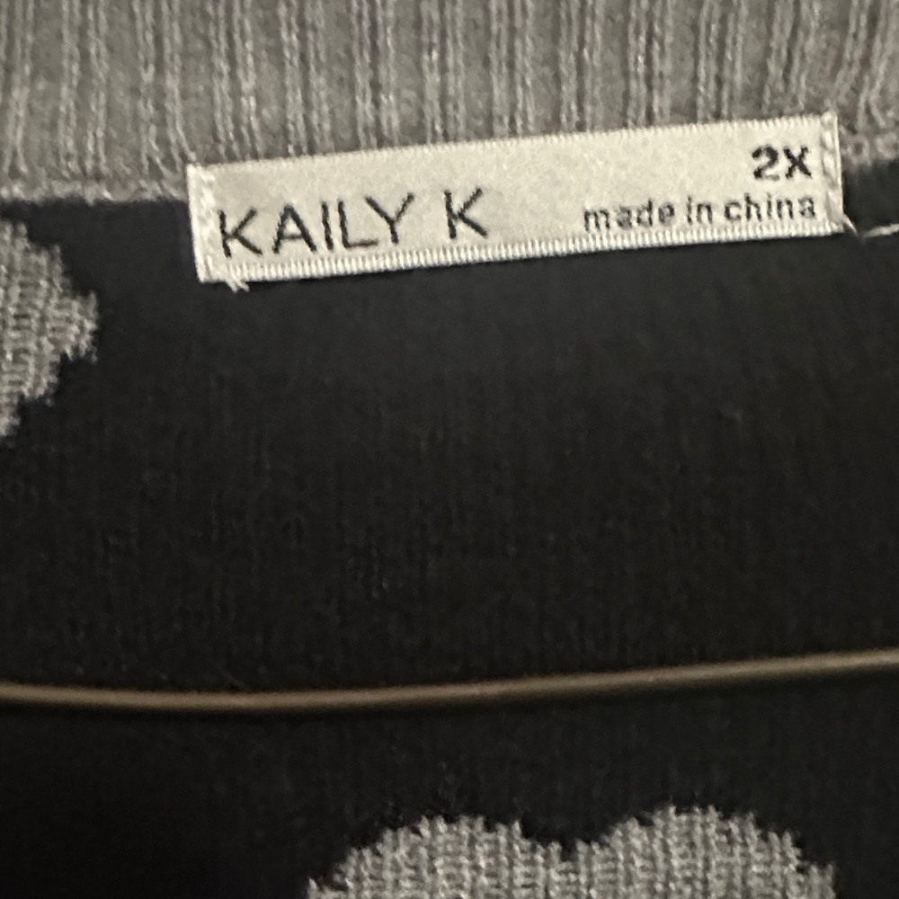 Gray Heart Pattern Cardigan - Picture 3 of 8